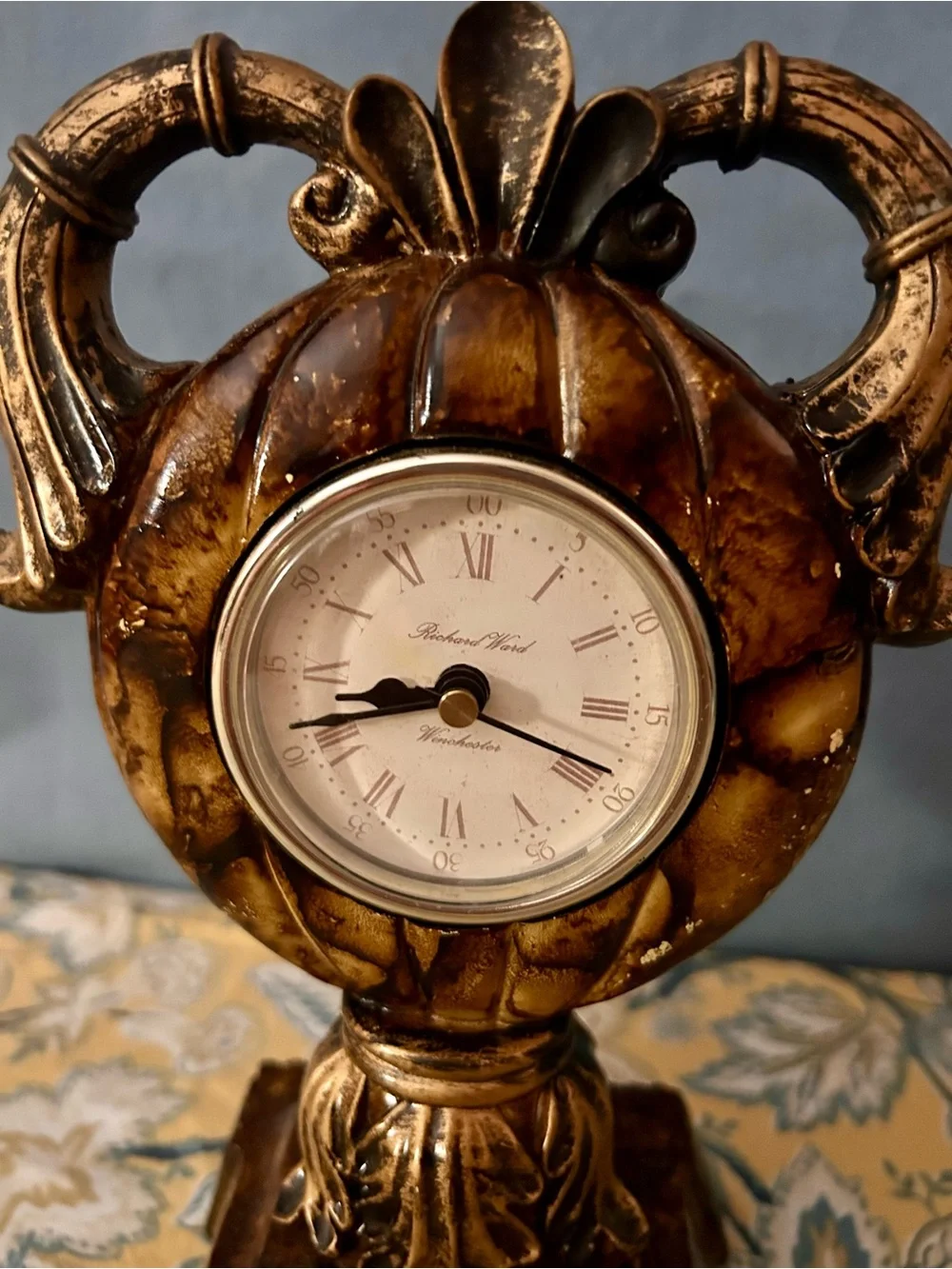 Richard Ward Winchester Vintage Display Decorative Clock